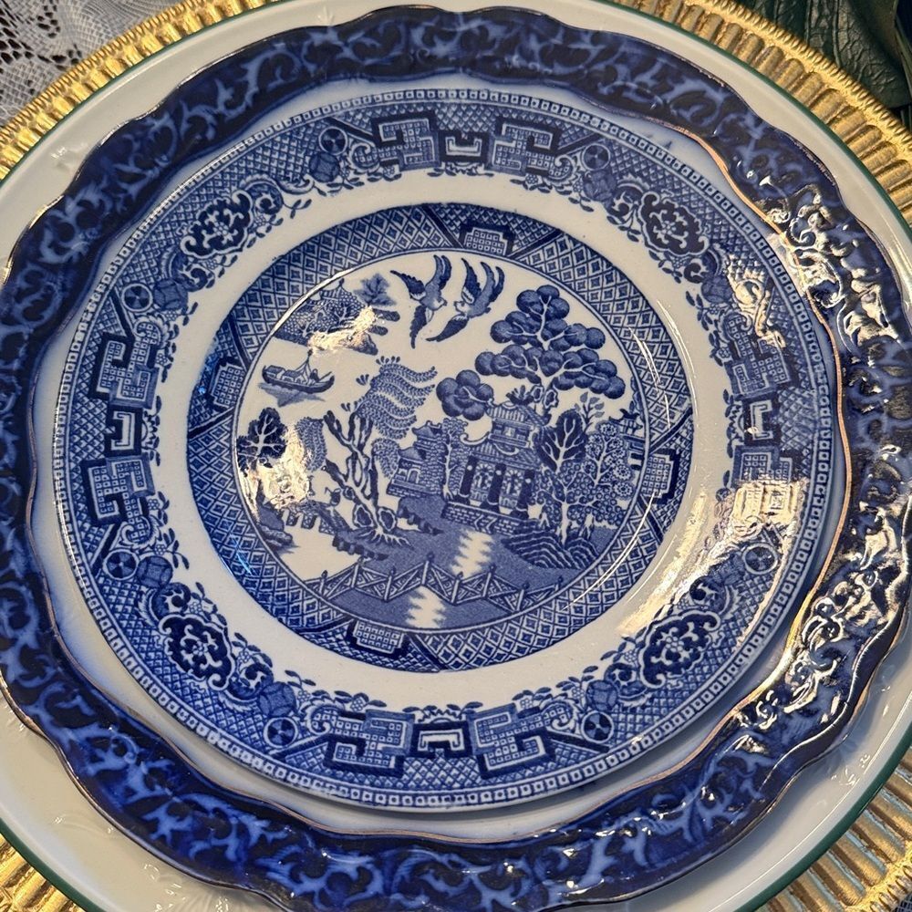 Johnson & Bros.  & Willow Since 1863 Made in England 8” plates (3) - Excellent - Picture 10 of 13